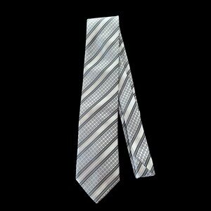 Geoff Nicholson Italy Gray Stripe 100% Silk Necktie Tie Business Church Designer